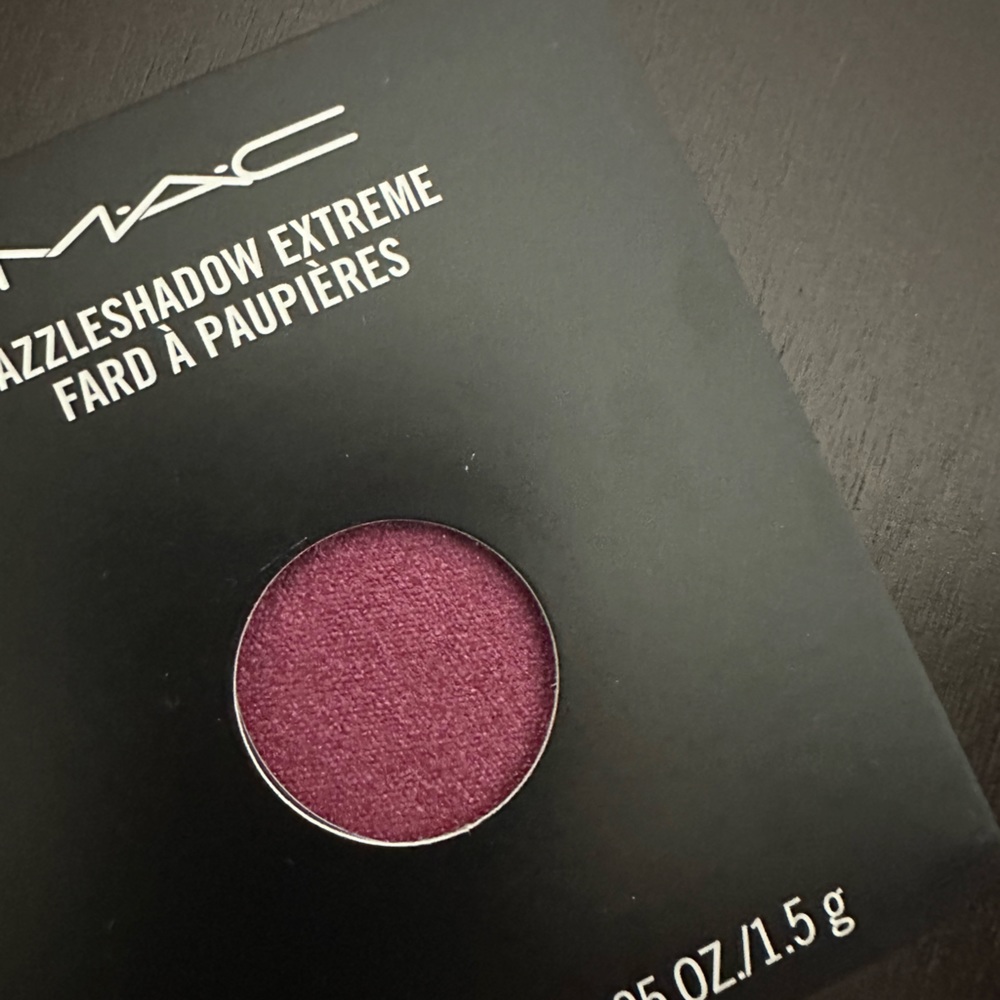 NEW MAC DAZZLE SHADOW EXTREME REFILL IN SHADE CELEBUTANTE